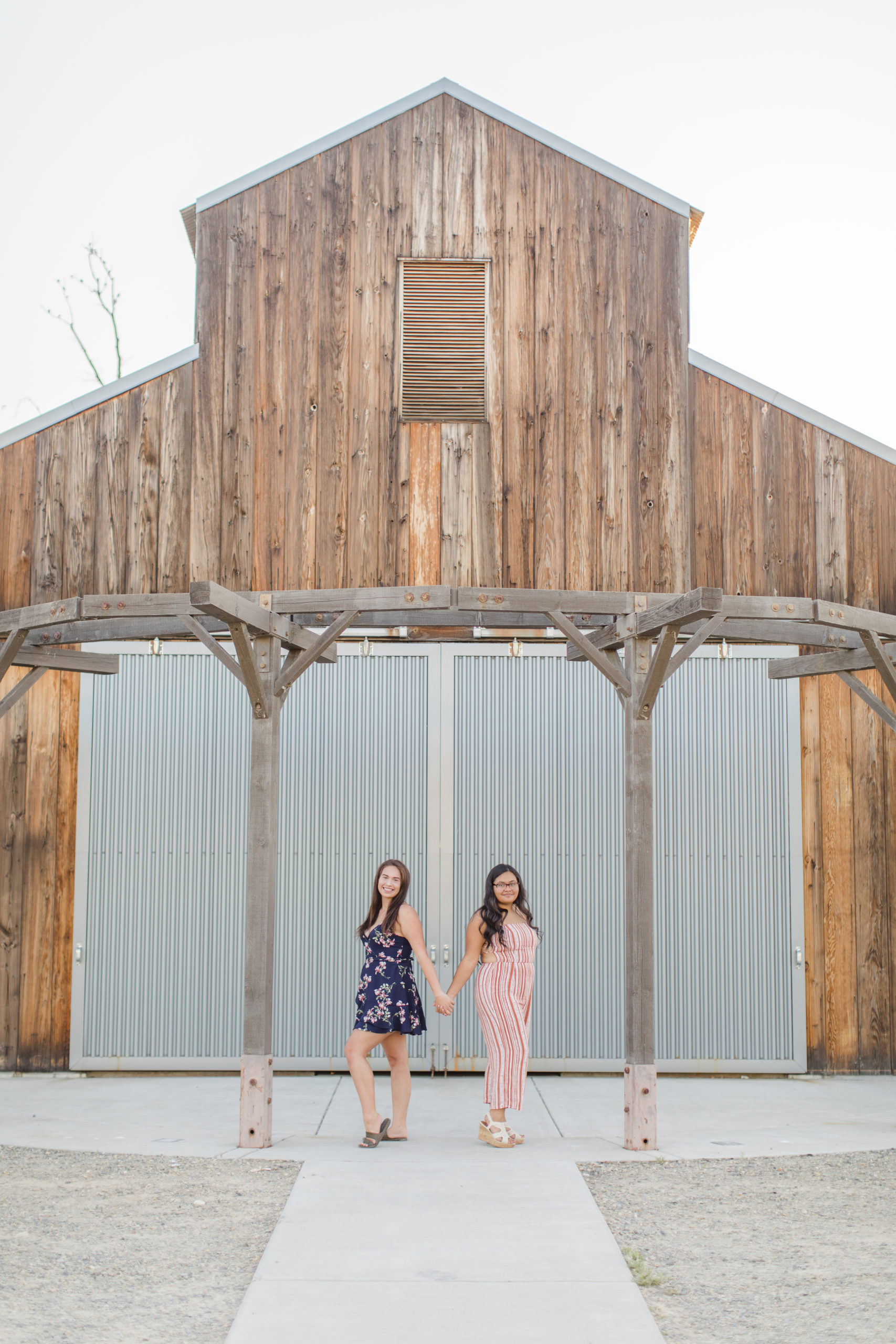Senior girls pose in front of barn