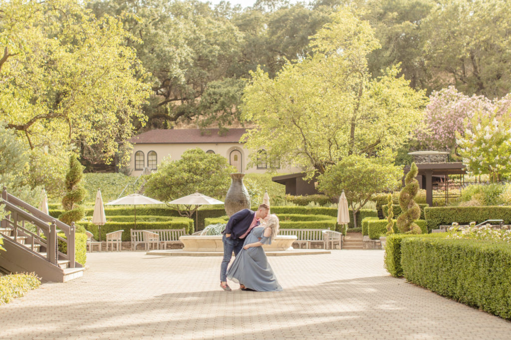 Couple kissing in Napa Valley